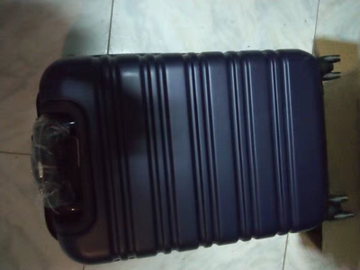 寄顺丰呢，快递很快，箱子质量不错。