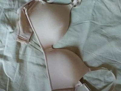 质量挺好的，码数标准，面料柔软舒服，聚拢效果也不错，总之物有所值