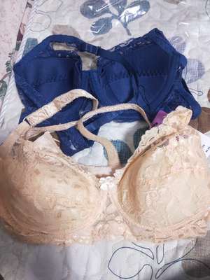 第一次购买，就买了两个，这是二次购买了，很好，很舒服，不显胸，质量很好！