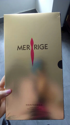 已经是第三次买了，第一次买了两件三角的，因为同事们都说三角的穿着舒服些，第二次买的一件平角的试了一下，觉得平角更适合我。这次双十一，又买了一件平角的，比平时只便宜了几块钱。说一下我多次回购的原因：第一主要是这个衣服穿着不嘞人，可以不穿胸罩，胸部不嘞，而且腹部也不勒人（当然腹部朔身就不明显了），想要收腹朔身的亲们有必要考虑一下。第二最重要的是这个塑身衣可以护腰护胃，一到秋冬季节，我的腰和胃就特别怕冷，特别是胃受了凉就疼。穿上这个味，基本上没受凉了。15颗星好评