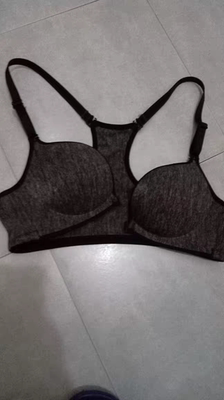 内衣收到  质量很好  物流也挺快的   摸起来滑滑的很舒服