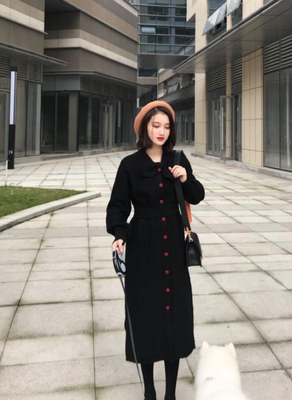 期待的裙子收到了，很满意，穿上很显瘦，很有气质，朋友看见也叫我发链接，满意的购物