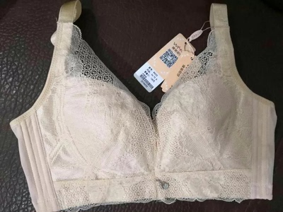 颜色很正，喜欢穿这种版型的，不臃肿，型还好，网眼设计很好，透气