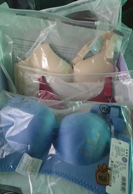 这是第二次来回购了!!!发货速度还是一样的快，质量挺好的，非常喜欢，便宜质量好，最重要的是聚拢效果超级好，以后只在你们家买，么么哒，客服态度也很好，百问百答，很好的卖家，总之 ，我还会继续回购的