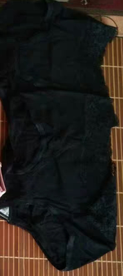 内衣很好，质量可以，摸起来很舒服！