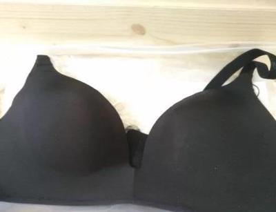 内衣真的好漂亮好喜欢,不但内衣漂亮,上身的效果更美,非常非常舒服,面料也很好,颜色也正,超喜欢,而且物美价廉,我在淘宝买了好多东东,从来不上图的,今天第一次,喜欢这种简单又不失女人味的款式。 内衣真的好漂亮好喜欢,不但内衣漂亮,上身的效果更美,非常非常舒服,面料也很好,颜色也正,超喜欢,而且物美价廉,我在淘宝买了好多东东,从来不上图的,今天第一次,喜欢这种简单又不失女人味的款式。