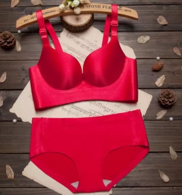 衣服送给妹妹出嫁的，穿了这一段时间，确实 是一分价钱一分货，妹妹说舒服不变形。还总是爱穿我给她买的这件，还跟我要连接。