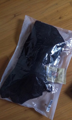 内衣收到了，打开看了真的感到惊喜，没想到性价比这么高，很聚扰哦，面料柔软舒服，尺码合适，做工好，独立包装的，不比外面实体店差，下水也不掉色，没有任何异味，真的划算，非常满意的一次购物，喜欢的美女们可以放心的购买了，以后内衣就关注此店了，哈哈完美