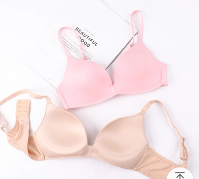 之前在唯品会买过一件,非常好穿,本人不喜欢聚拢款式的,很自然穿着舒服,在淘宝看到同款果断入手两件是一样的,好评必须的。 之前在唯品会买过一件,非常好穿,本人不喜欢聚拢款式的,很自然穿着舒服,在淘宝看到同款果断入手两件是一样的,好评必须的。