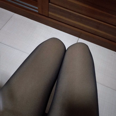 丝袜收到了,穿起来看上去好像很透,弹力很大穿起来不紧绷,还很显瘦的,适合秋天的时候穿,性价比也挺高,最满意的是质量非常的好,客服服务也很好很耐心 丝袜收到了,穿起来看上去好像很透,弹力很大穿起来不紧绷,还很显瘦的,适合秋天的时候穿,性价比也挺高,最满意的是质量非常的好,客服服务也很好很耐心