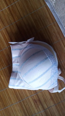 快递2～3天就到了  尺码刚刚好，挺不错的，不怎么厚，是薄款，穿了不会热。