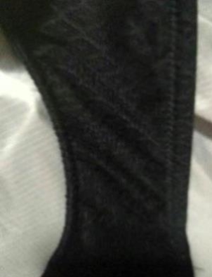 面料摸着柔滑，喜欢没有钢圈的内衣，试穿完全没有压迫感和束缚感，对胸部血液循环非常有好处，而且穿的很有型，也没什么味道，洗了之后也没发现变形和掉色的现象，颜色的话并没有什么色差，不错满意