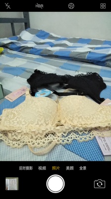 内衣很好，之前一直关注这个内衣，马上下单，物流也很快，收到货很惊喜，还送了两件隐形带，客服态度很好，直的表扬，祝店家生意兴隆！财源广进！