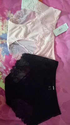 收到就来评价了，质量挺好的，客服的服务态度很好，帮忙备注了想要的颜色，物流也很快，很满意的一次购物。