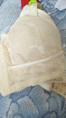 收到后很满意 质量超级好 料子也很舒服 主要是很薄显胸小 值得购买