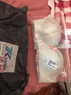 很漂亮的一款内衣,聚拢很好,平胸的穿着都感觉有胸了,哈哈 很漂亮的一款内衣,聚拢很好,平胸的穿着都感觉有胸了,哈哈