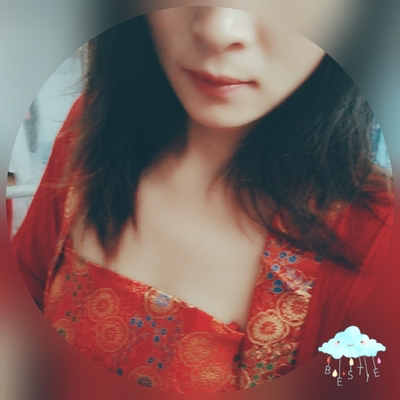 衣服收到好漂亮，试穿了也很满意大小合适，做工质量精致，布料舒适美美哒