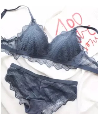 已经买了两件这一款了，超级显胸小！！！！面料也可以，如果没有发现其他合适的款，还会买这一款的！！！