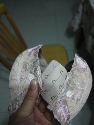 给老妈买的，穿起来非常舒服，没有勒到不舒服的感觉，这已经是第三件了，绣花也很漂亮，还会继续购买的