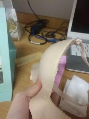 拿到包裹时完好,没有压变形。发洪水导致商家发货有点延迟,但是客服态度让人很满意。内衣质量和颜色还行,很满意!以后有需要还会再来! 拿到包裹时完好,没有压变形。发洪水导致商家发货有点延迟,但是客服态度让人很满意。内衣质量和颜色还行,很满意!以后有需要还会再来!