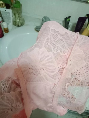 不敢再穿了 地摊货都不如的面料 不透气严重过敏 好评都是刷的 亲们一定要慎买 不敢再穿了 地摊货都不如的面料 不透气严重过敏 好评都是刷的 亲们一定要慎买