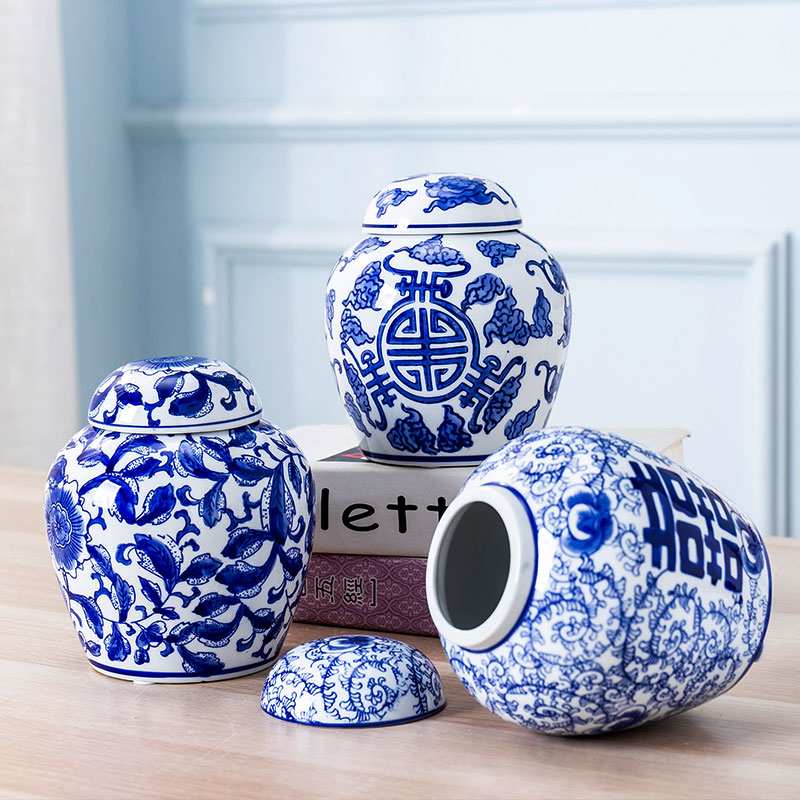 Blue and white porcelain jar with cover Chinese antique vases, flower arrangement sitting room porch decorate household ceramics furnishing articles storage tank