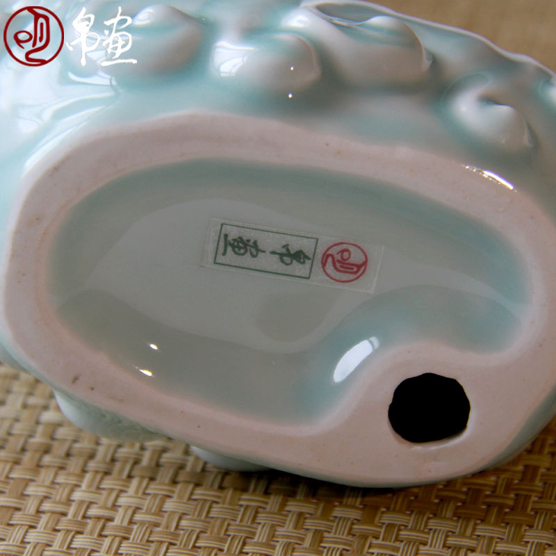 Jingdezhen ceramic furnishing articles goat hand - made shadow green home sitting room bedroom study auspicious decoration tea pet sheep tea taking