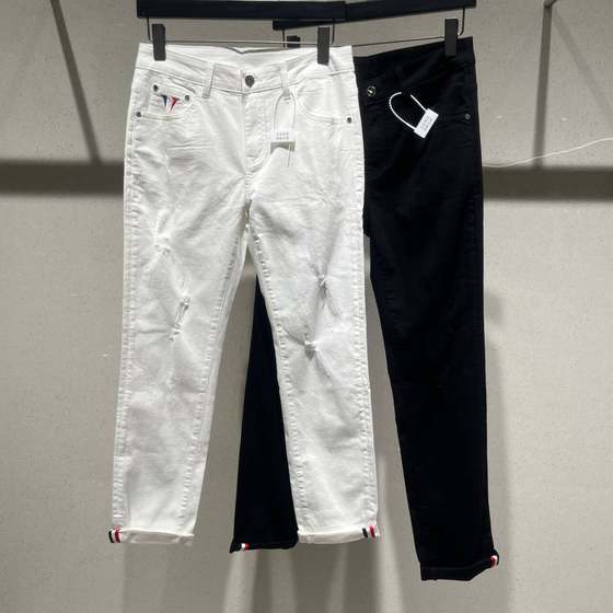 European high-end summer men's jeans, small feet, trendy brand ripped elastic fashionable nine-point pants casual 9-point thin
European high-end summer men's jeans, small feet, trendy brand ripped elastic fashionable nine-point pants casual 9-point thin