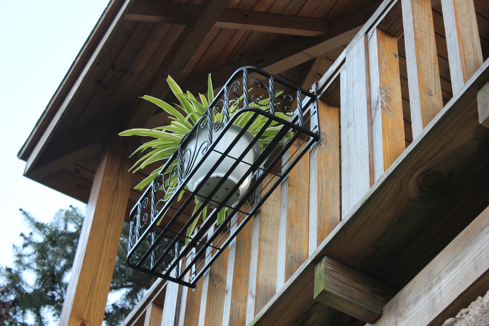 铁艺阳台栏杆花架护栏悬挂花盆植物架户外壁挂窗台置物架新款特价