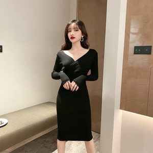 Sexy long sleeve V-neck and waistband knit bottom dress