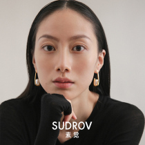 The New 2021 sterling silver pearl stud female tide design sense earrings high atmospheric temperament Joker earrings