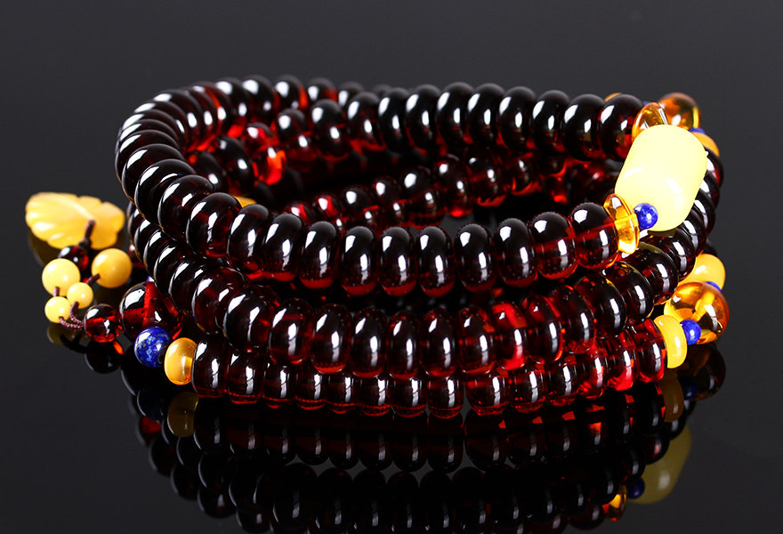 【独特设计】40.57克 收藏级天然高品质酒红色血珀佛珠c163