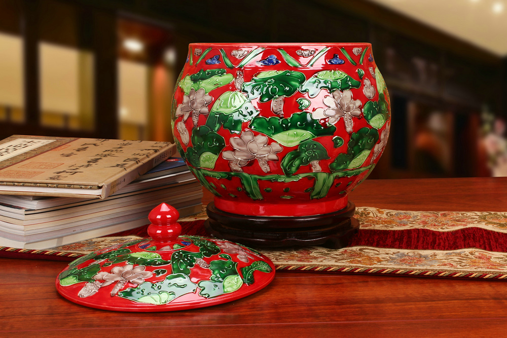 Jingdezhen ceramics antique carved red yuanyang furnishing articles storage tank cylinder barrel seeds wedding gift