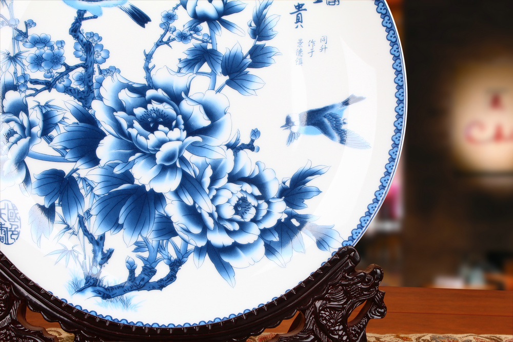 Blue and white peony flowers and birds hanging plate of jingdezhen ceramics faceplate modern Chinese style household decoration furnishing articles