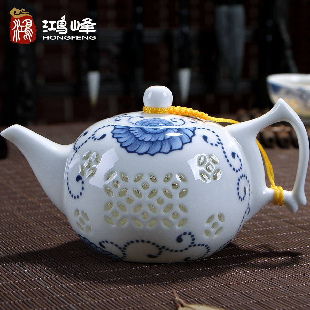 Blue and white porcelain ceramic teapot single pot home filtering small manual exquisite hollow out white porcelain jingdezhen tea kungfu