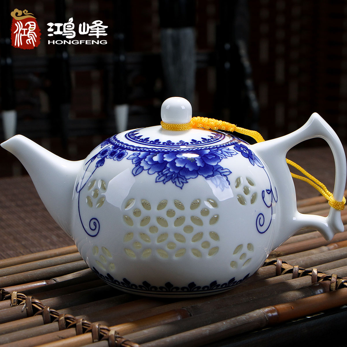 Blue and white porcelain ceramic teapot single pot home filtering small manual exquisite hollow out white porcelain jingdezhen tea kungfu