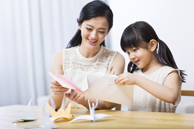 父母陪宝宝,拉近亲子距离少不了互动玩具