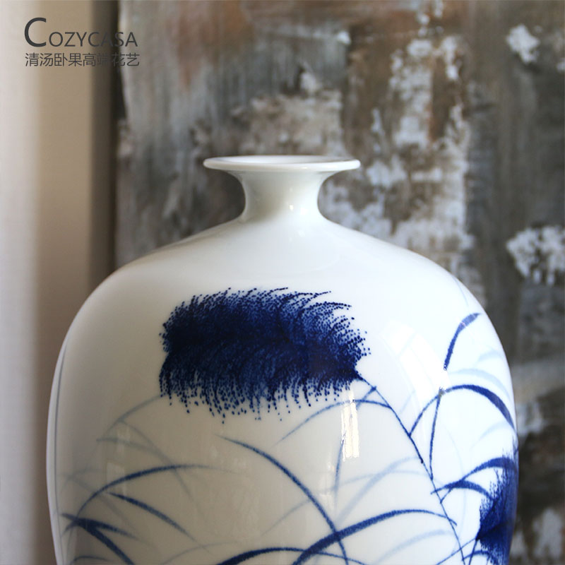 The Clear soup WoGuo new product new Chinese blue and white reed hand - made mei bottle of flower art furnishing articles of jingdezhen ceramics handicraft