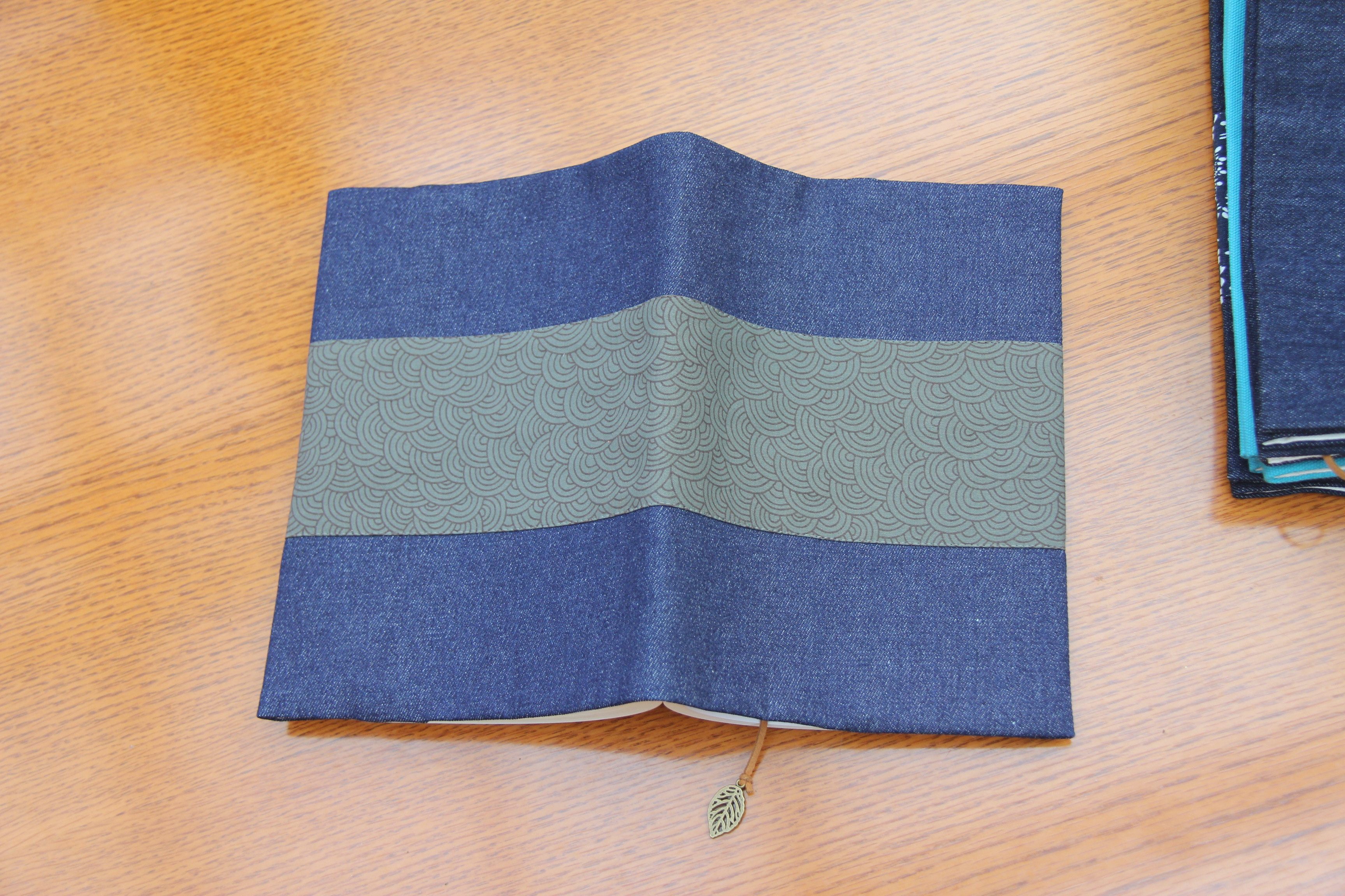 原创设计手工绘画手工制作布艺书衣书套·【祥云】