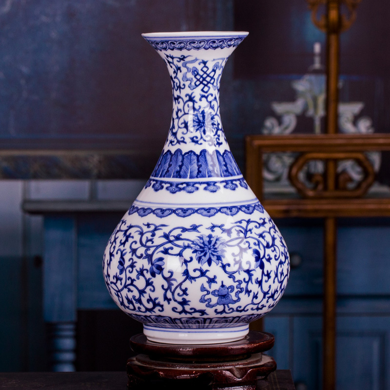 Jingdezhen blue and white ceramic vase furnishing articles restoring ancient ways is the sitting room adornment creative flower arranging flowers, rich ancient frame decoration