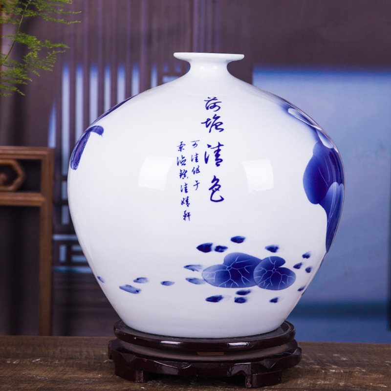 The Master of jingdezhen ceramics by hand draw blue and white porcelain vase peony pomegranate bottles of jade pool rich ancient frame furnishing articles