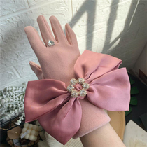 2021 silk butterfly Czech diamond buckle knot split finger gloves New plus velvet padded padded cycling gloves women