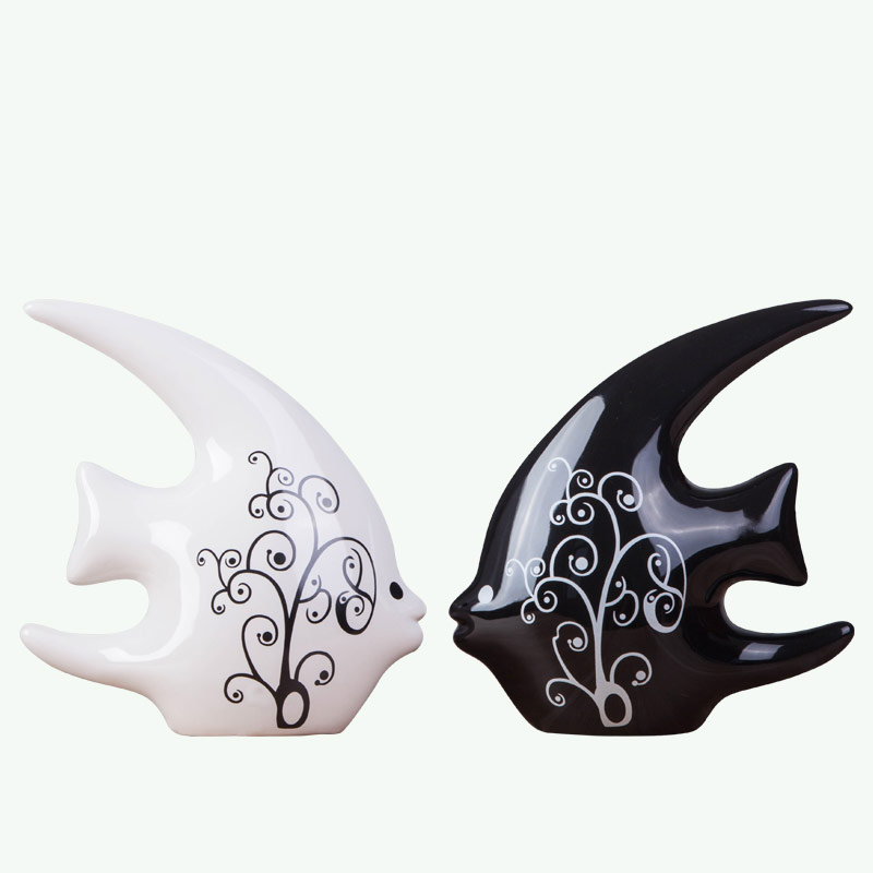 Creative household act the role ofing is tasted wine sitting room adornment ornament furnishing articles contracted ceramic, black and white fish lovers wedding gift
