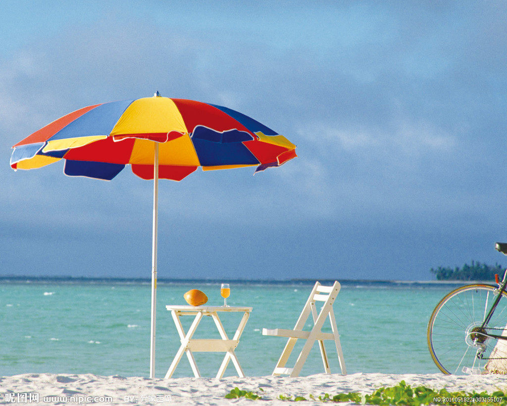 2,外出时尽可能戴帽子,撑阳伞,戴太阳眼镜,穿长袖衣裤,以