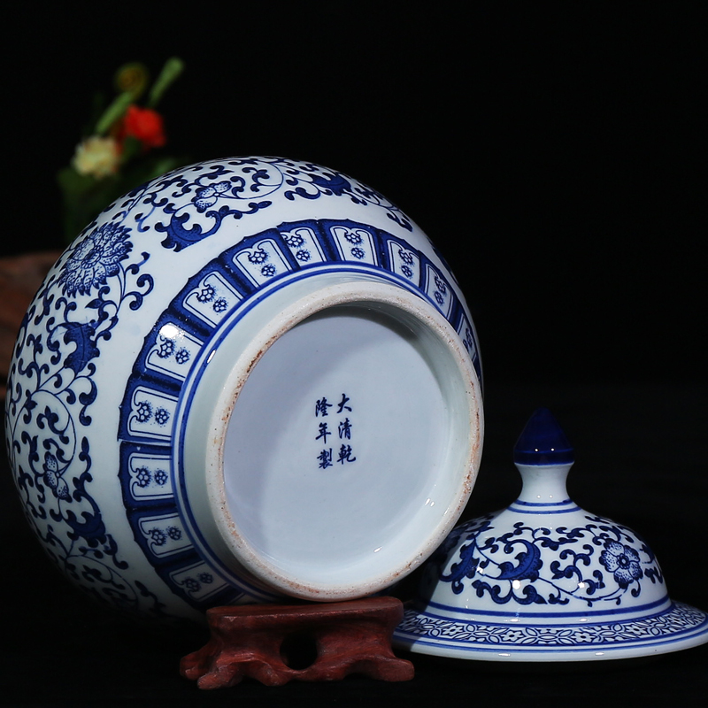 Jingdezhen blue and white ceramics seal pot Chinese candy jar home sitting room storage pot cover kitchen furnishing articles