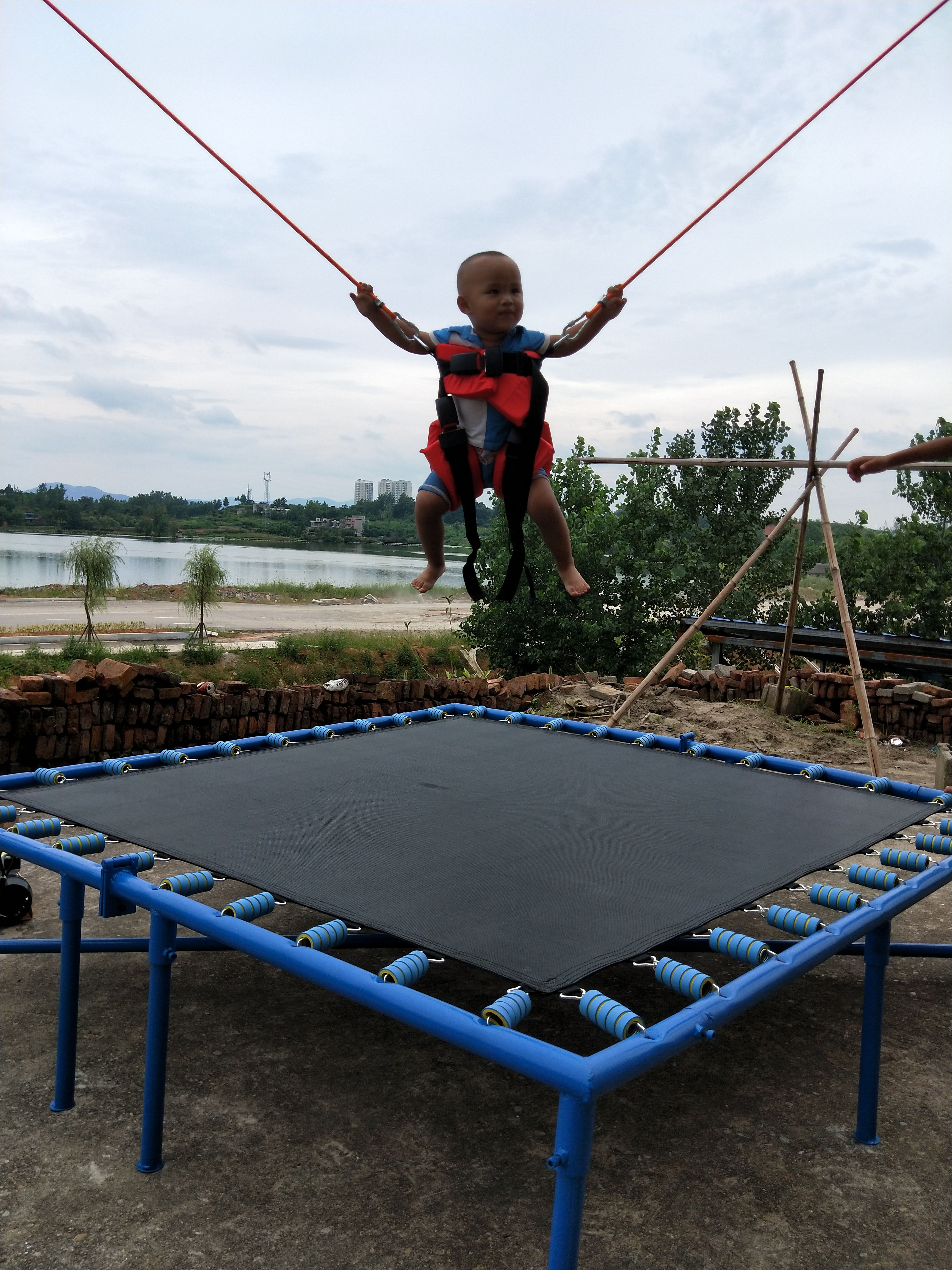 特价商用儿童蹦极床粗弹力绳户外跳跳床安全带家用蹦蹦床整套配件