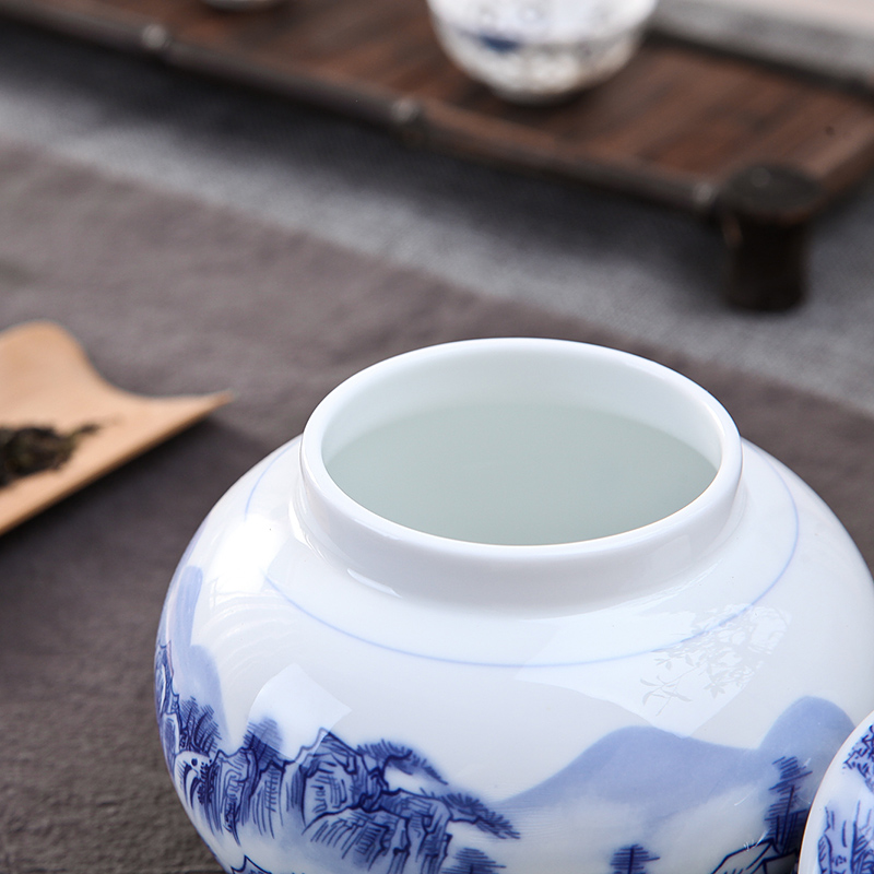 The Crown chang, jingdezhen ceramic caddy fixings large blue and white porcelain jar circular tank seal can receive storage tanks