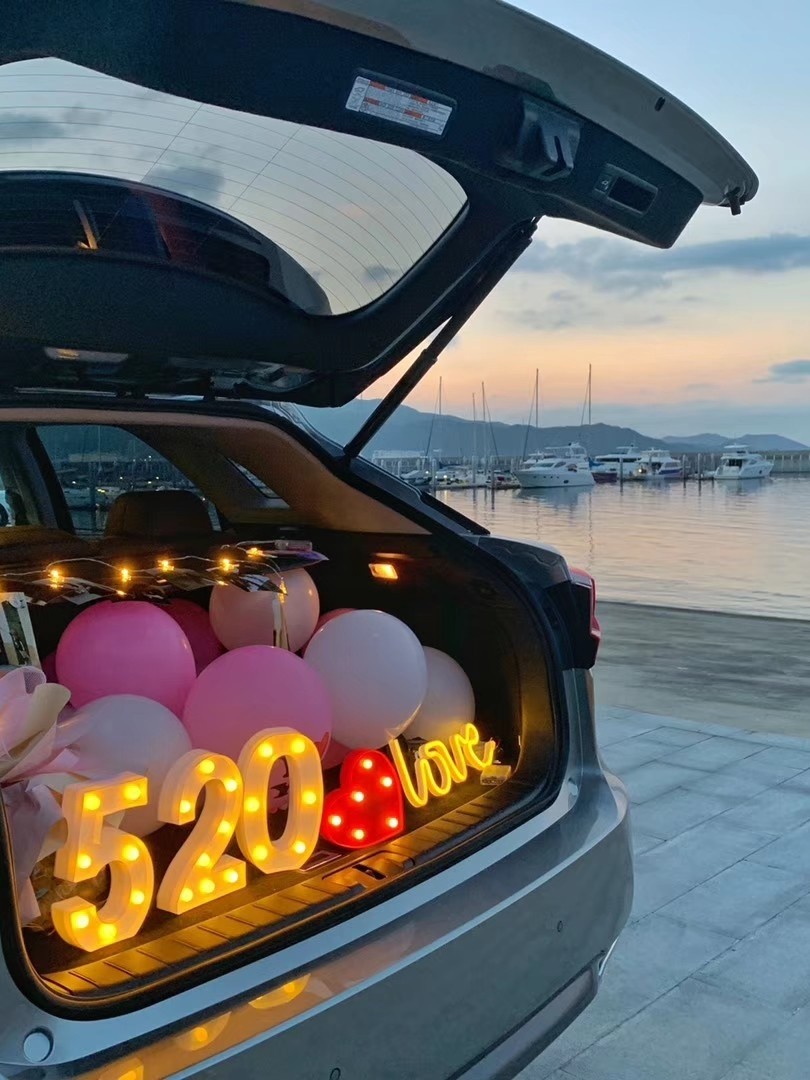 汽车后备箱浪漫惊喜车尾箱求婚场景布置