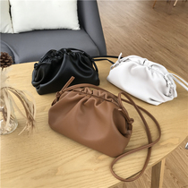 Premium texture calfskin soft leather clutch bag mini cross-body bag womens wild ins super fire cloud bun dumpling bun
