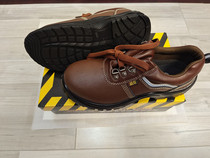 Yixin mens and womens curry anti-smashing ladle heads electric welders safety shoes Deodorant Light Laupkeep Working Shoes